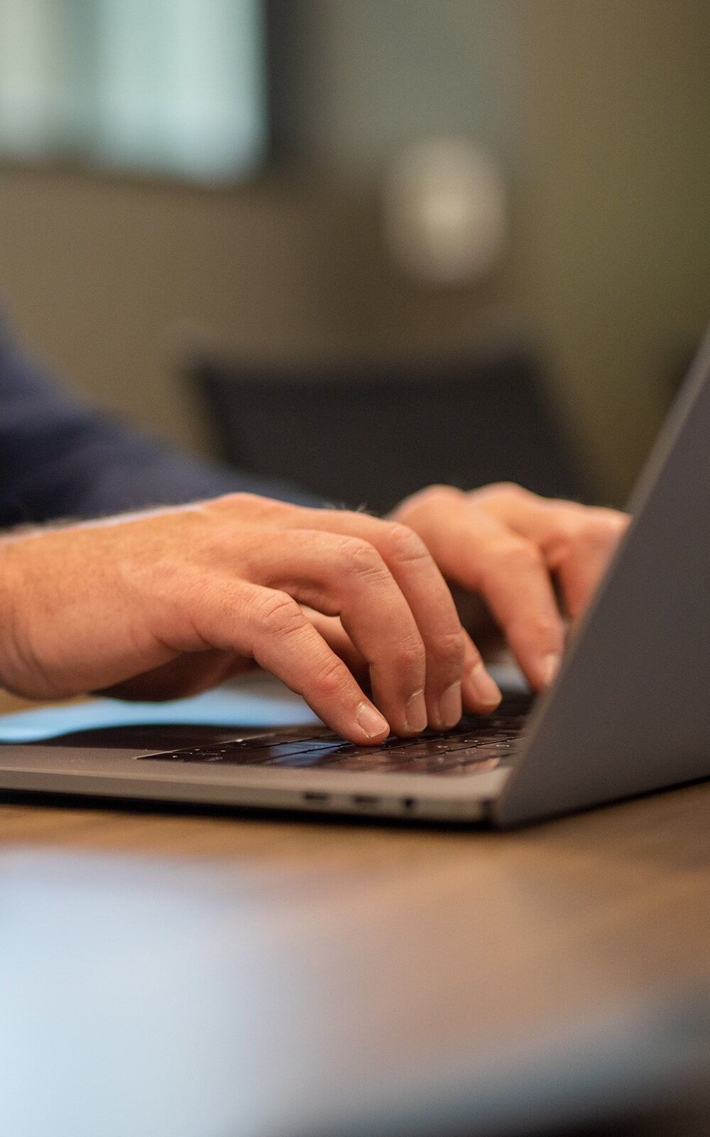 Typing-on-the-laptop